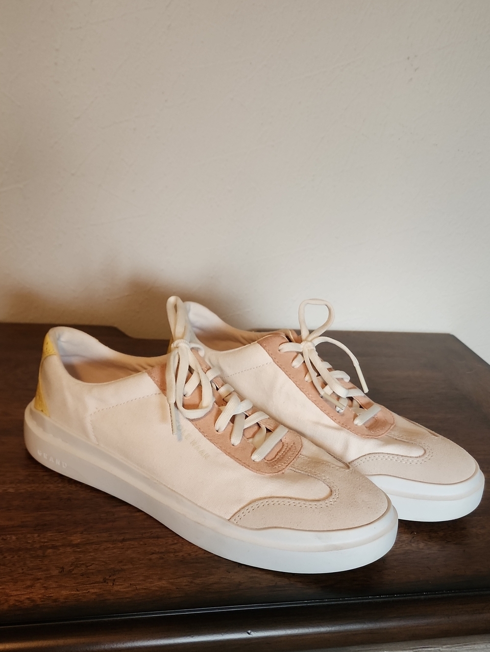 Cole Haan Beige & Tan Low-Top Lace-Up Sneakers Sz 8.5